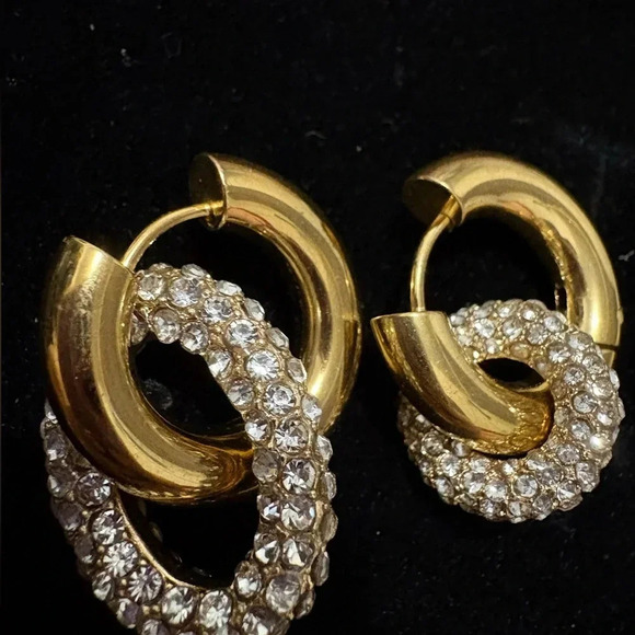 Shiny Cubic Zirconia - Picture 2 of 3